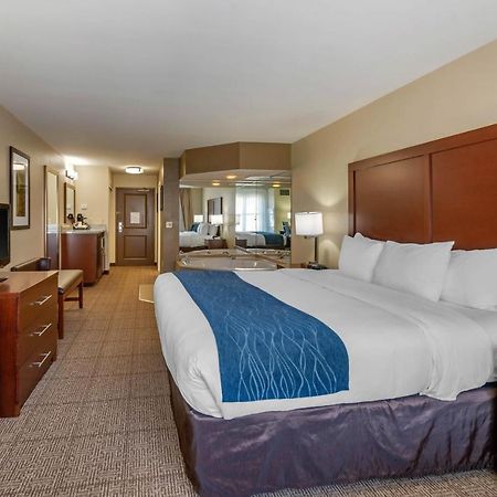 Comfort Inn & Suites Northern Kentucky Wilder Экстерьер фото