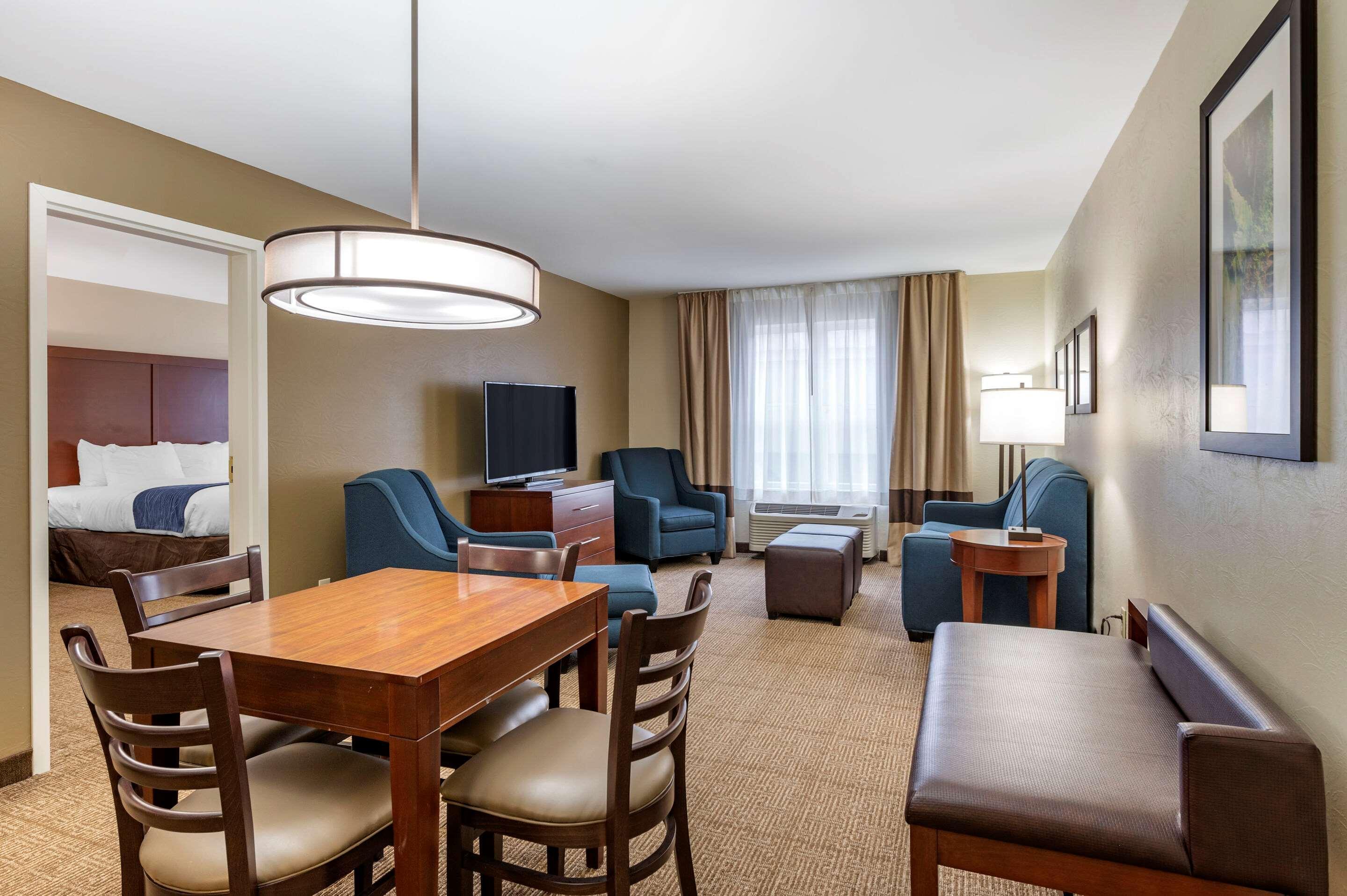 Comfort Inn & Suites Northern Kentucky Wilder Экстерьер фото