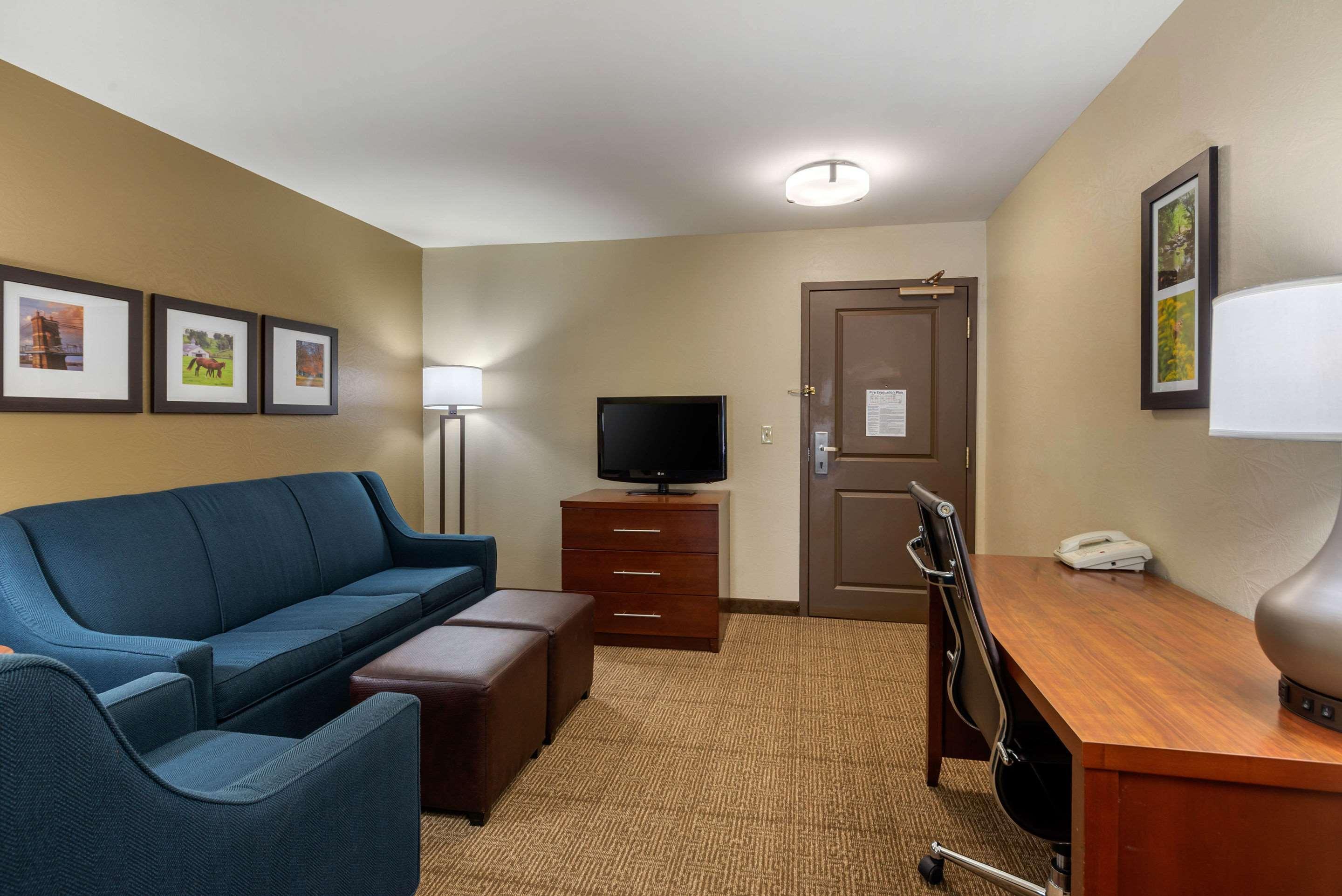 Comfort Inn & Suites Northern Kentucky Wilder Экстерьер фото