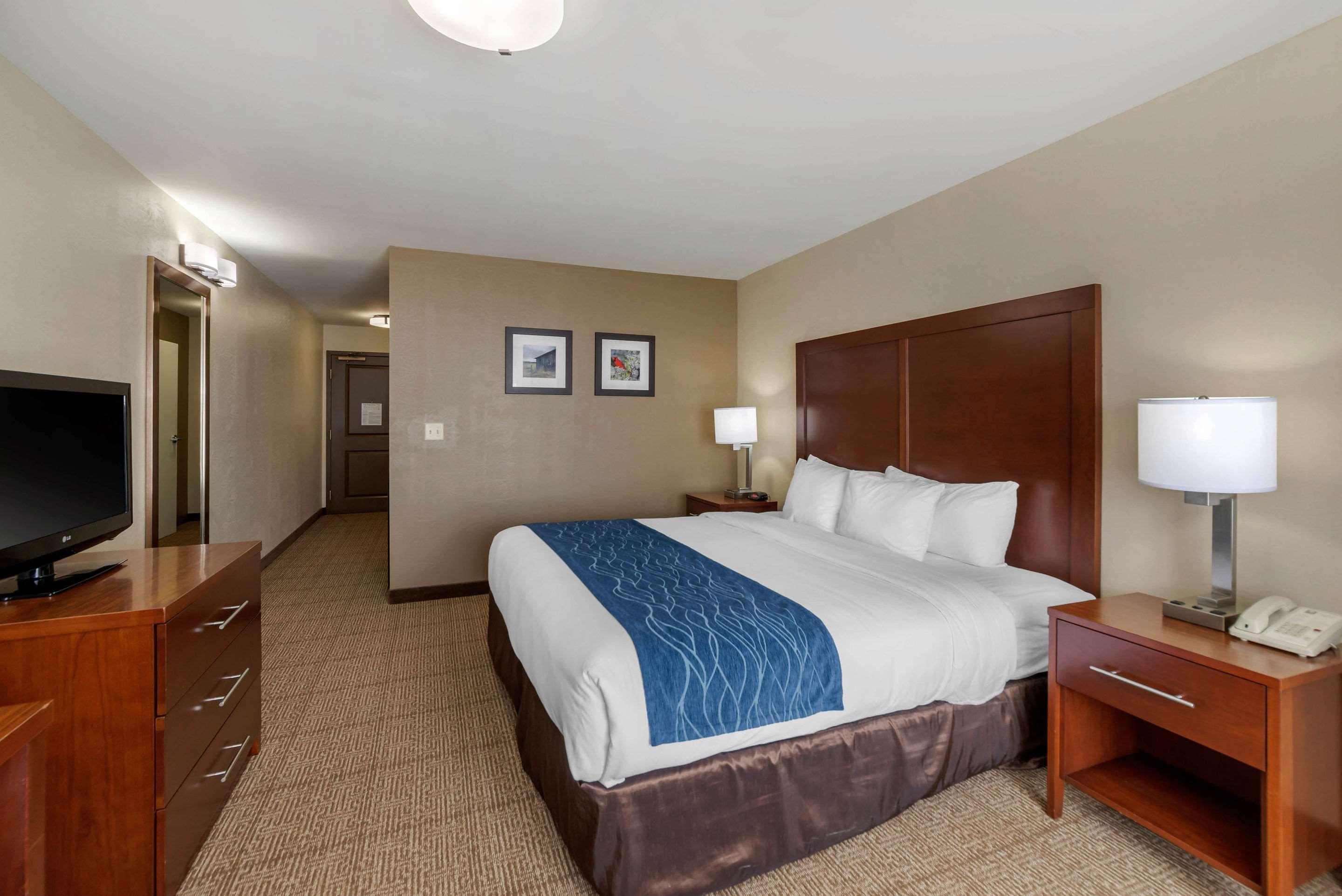 Comfort Inn & Suites Northern Kentucky Wilder Экстерьер фото