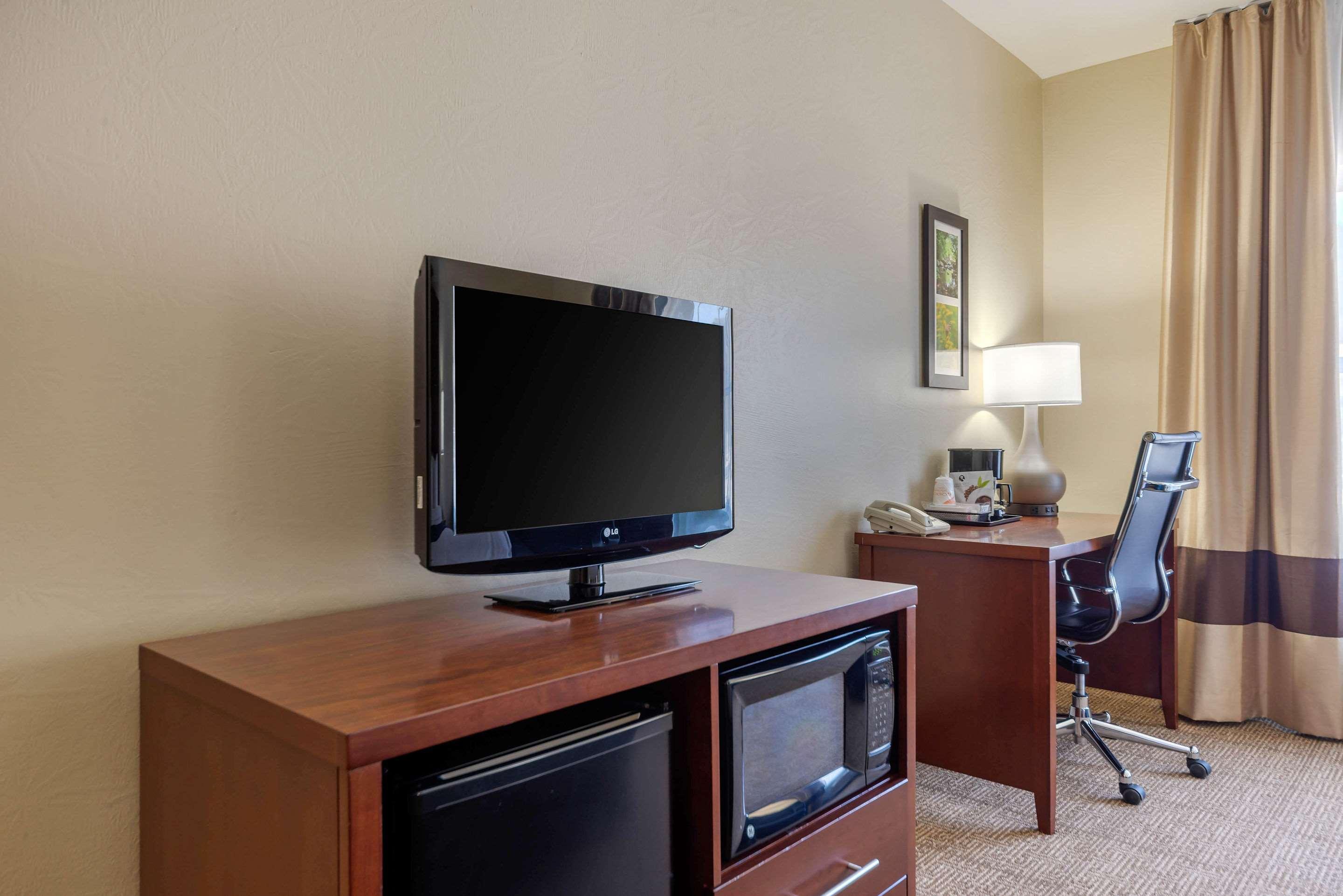 Comfort Inn & Suites Northern Kentucky Wilder Экстерьер фото