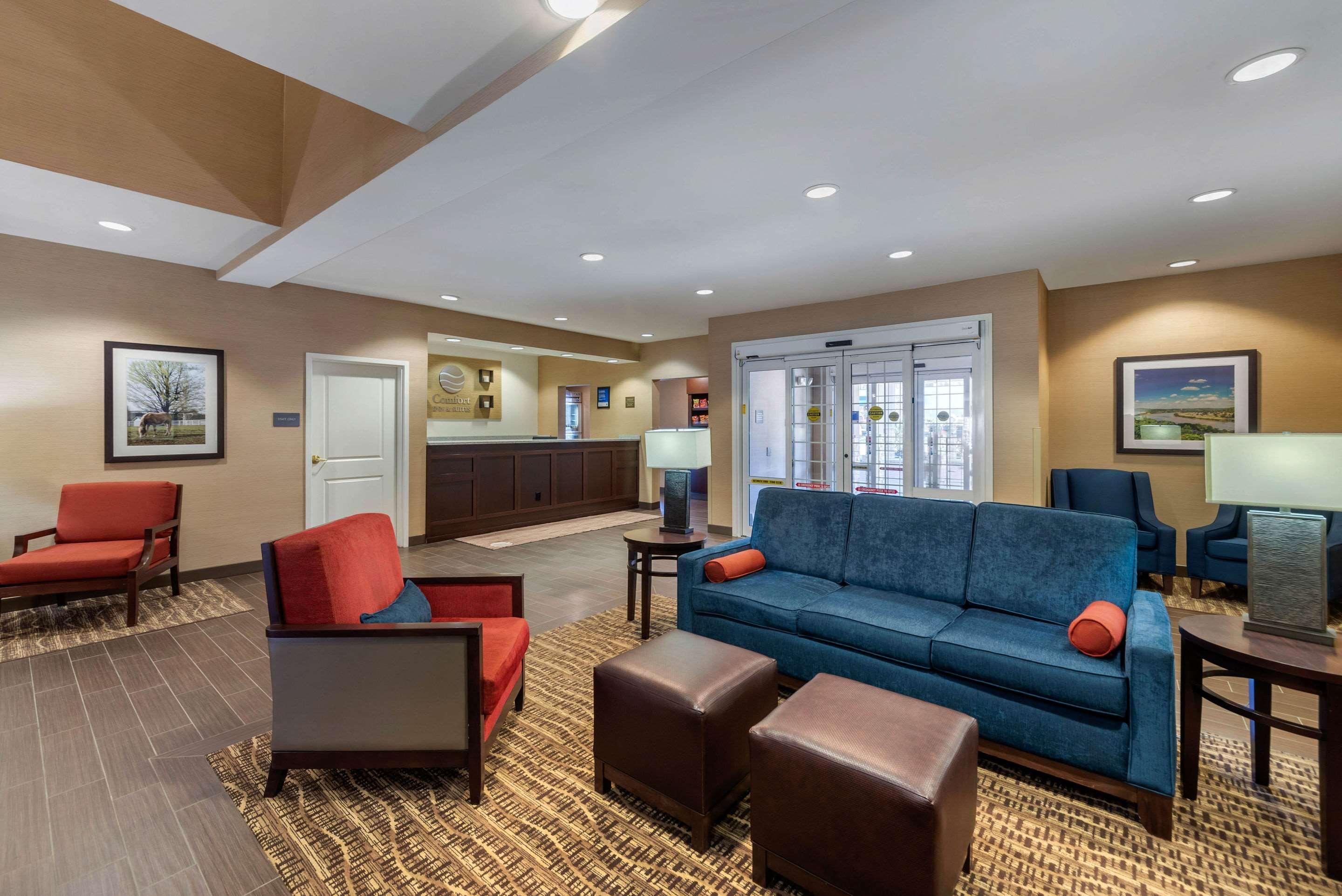 Comfort Inn & Suites Northern Kentucky Wilder Экстерьер фото