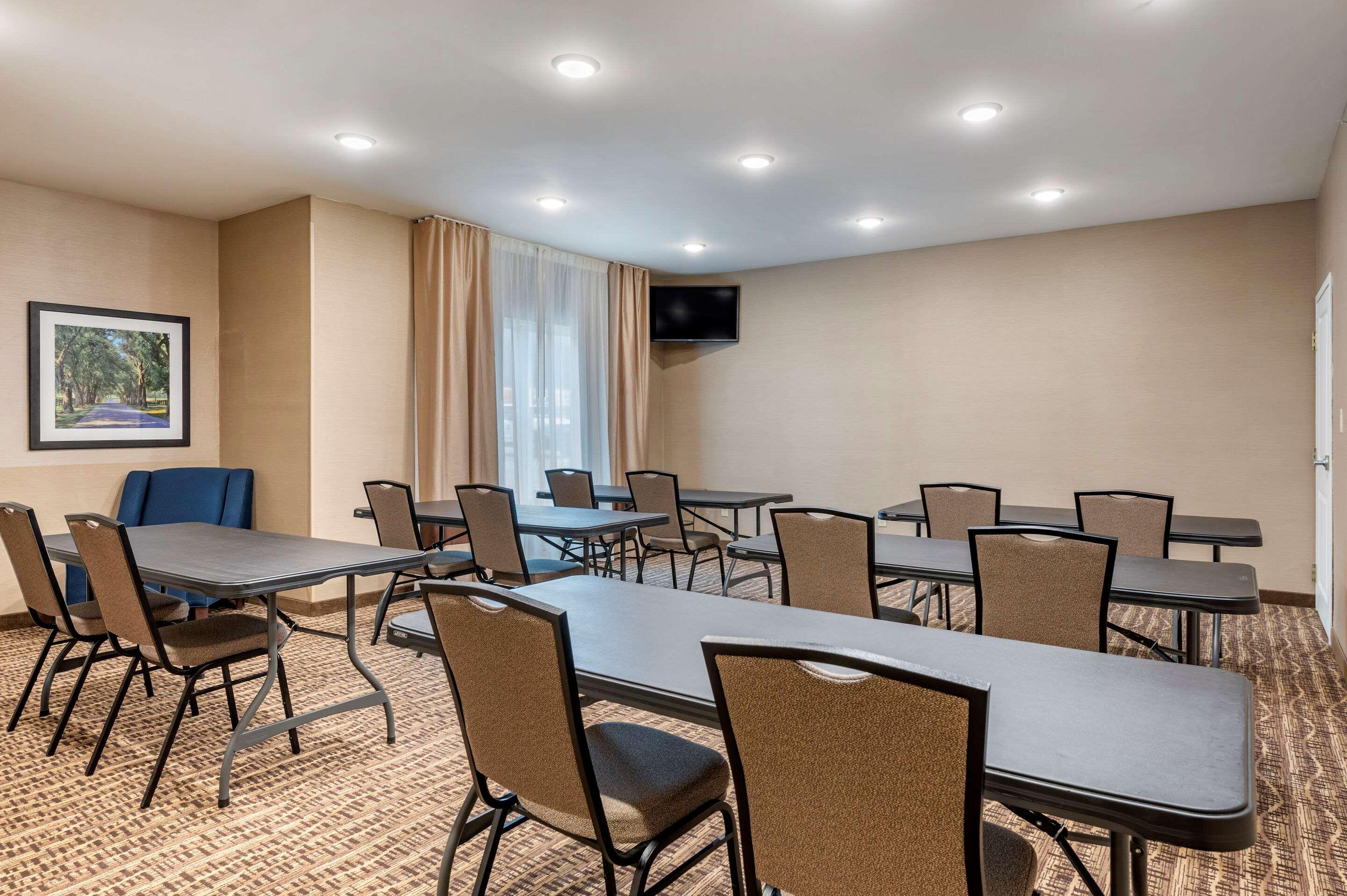 Comfort Inn & Suites Northern Kentucky Wilder Экстерьер фото