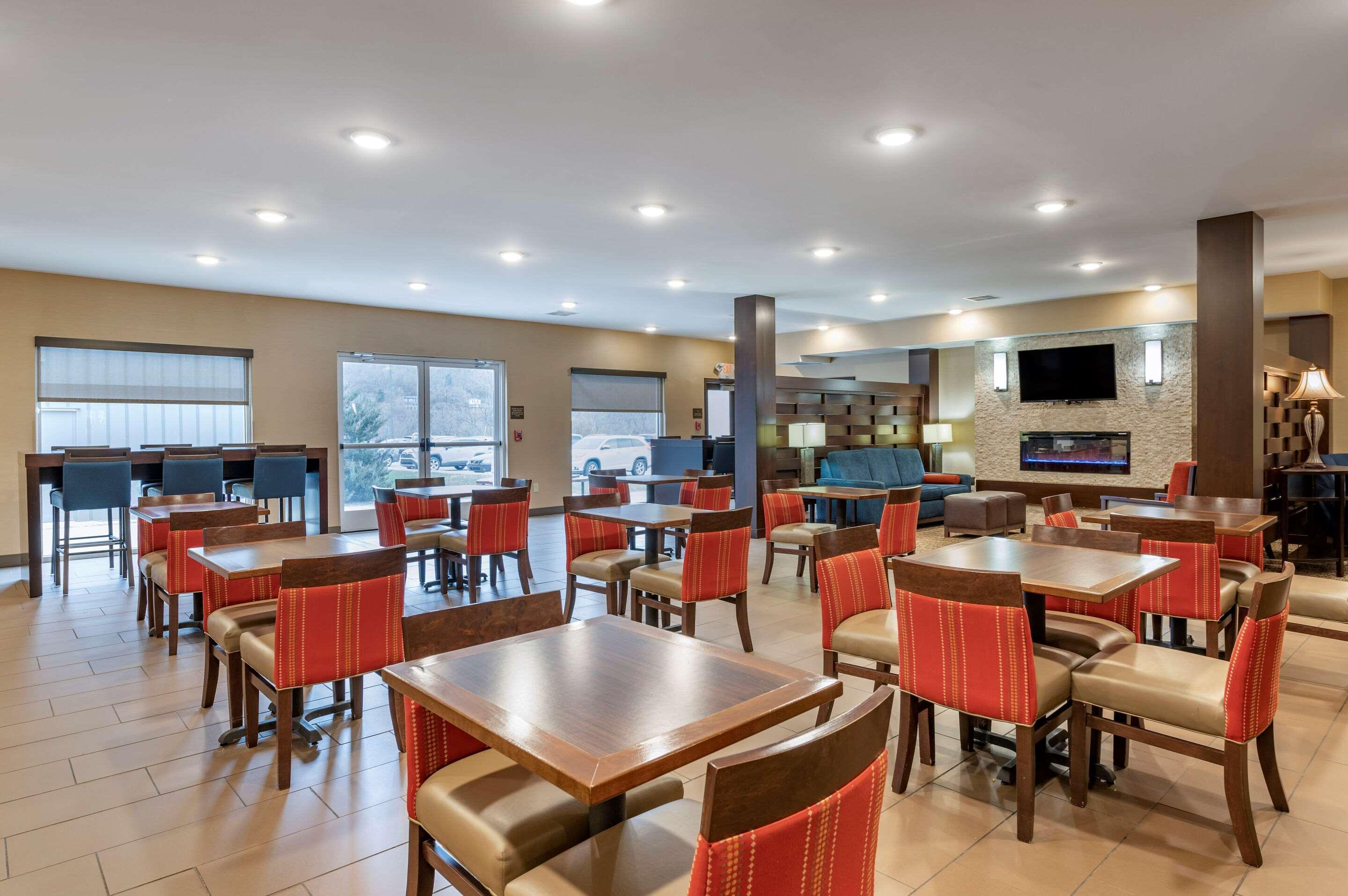 Comfort Inn & Suites Northern Kentucky Wilder Экстерьер фото