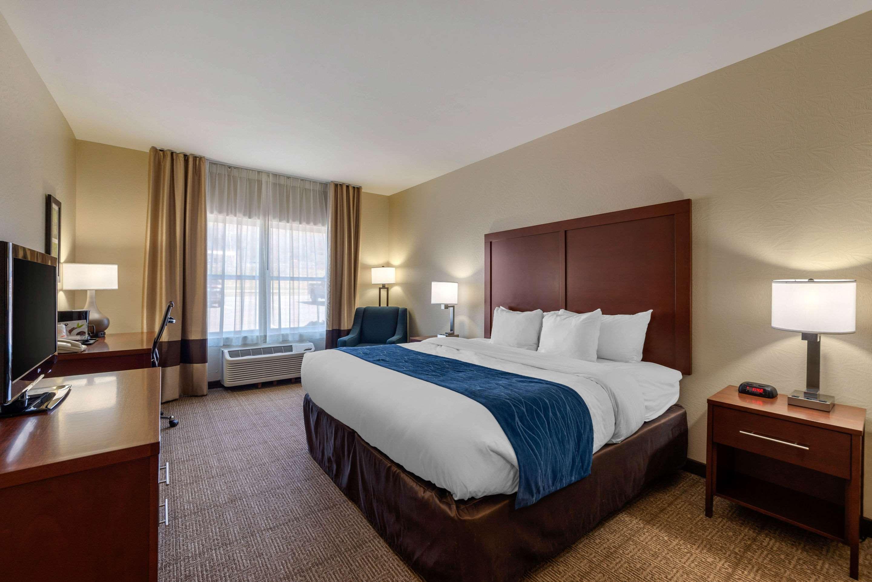 Comfort Inn & Suites Northern Kentucky Wilder Экстерьер фото