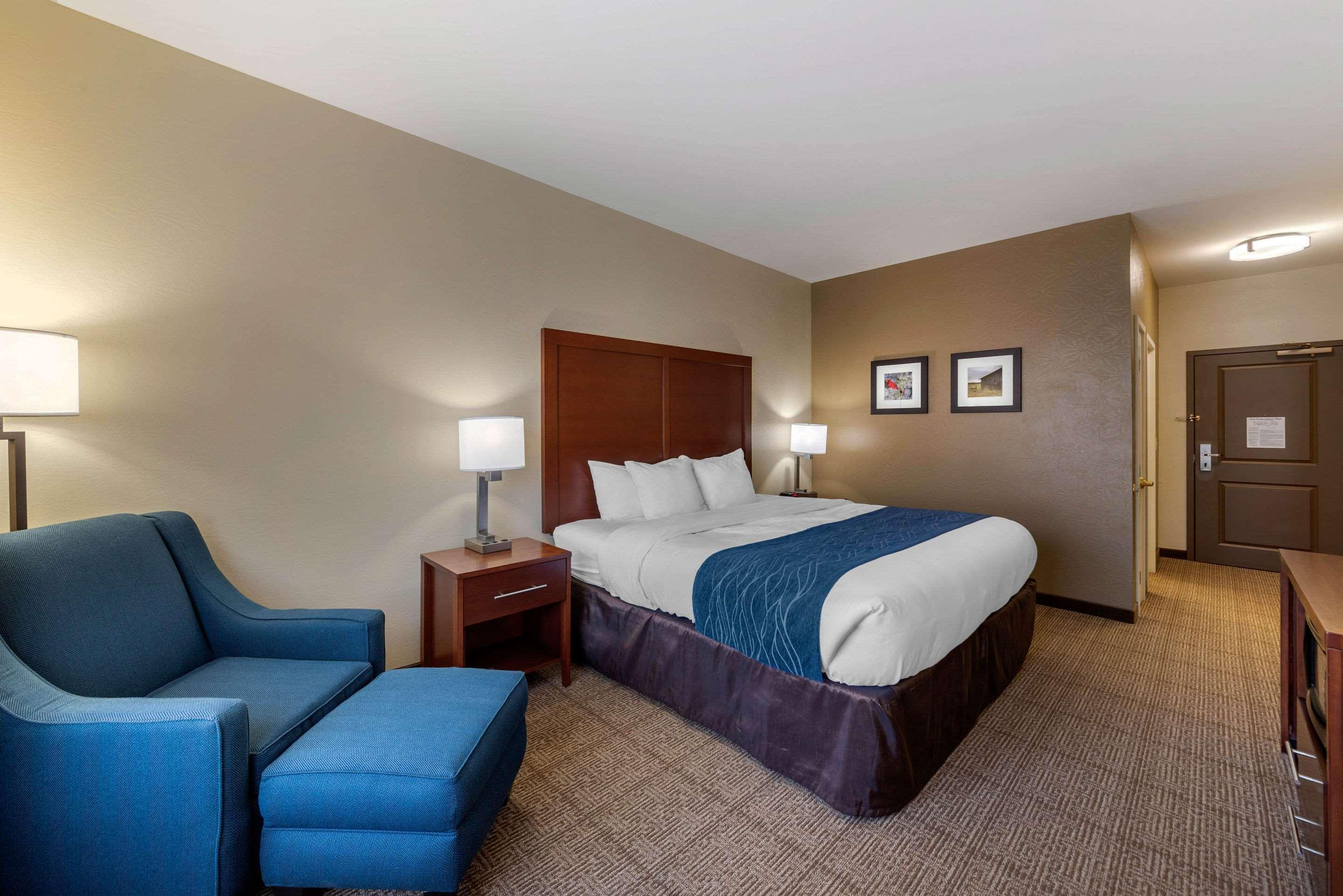 Comfort Inn & Suites Northern Kentucky Wilder Экстерьер фото