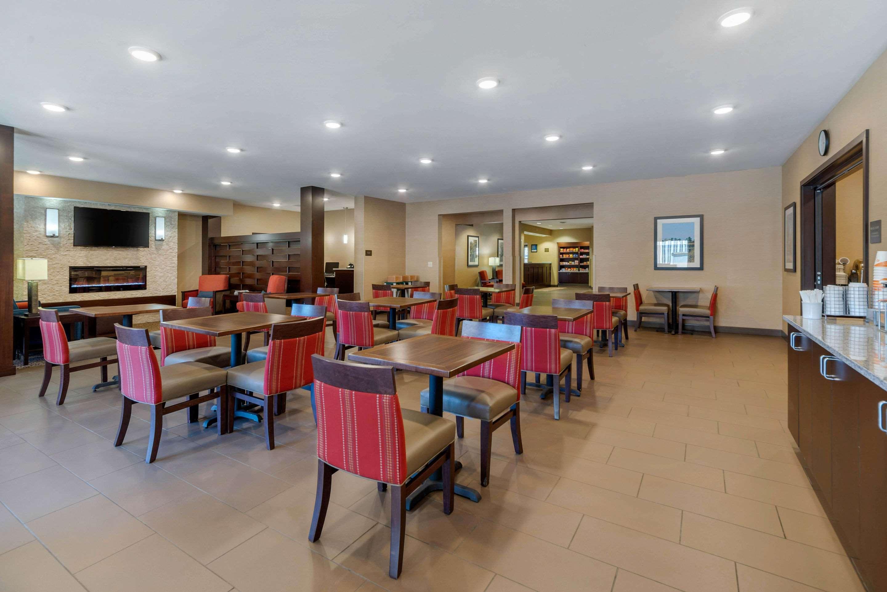 Comfort Inn & Suites Northern Kentucky Wilder Экстерьер фото