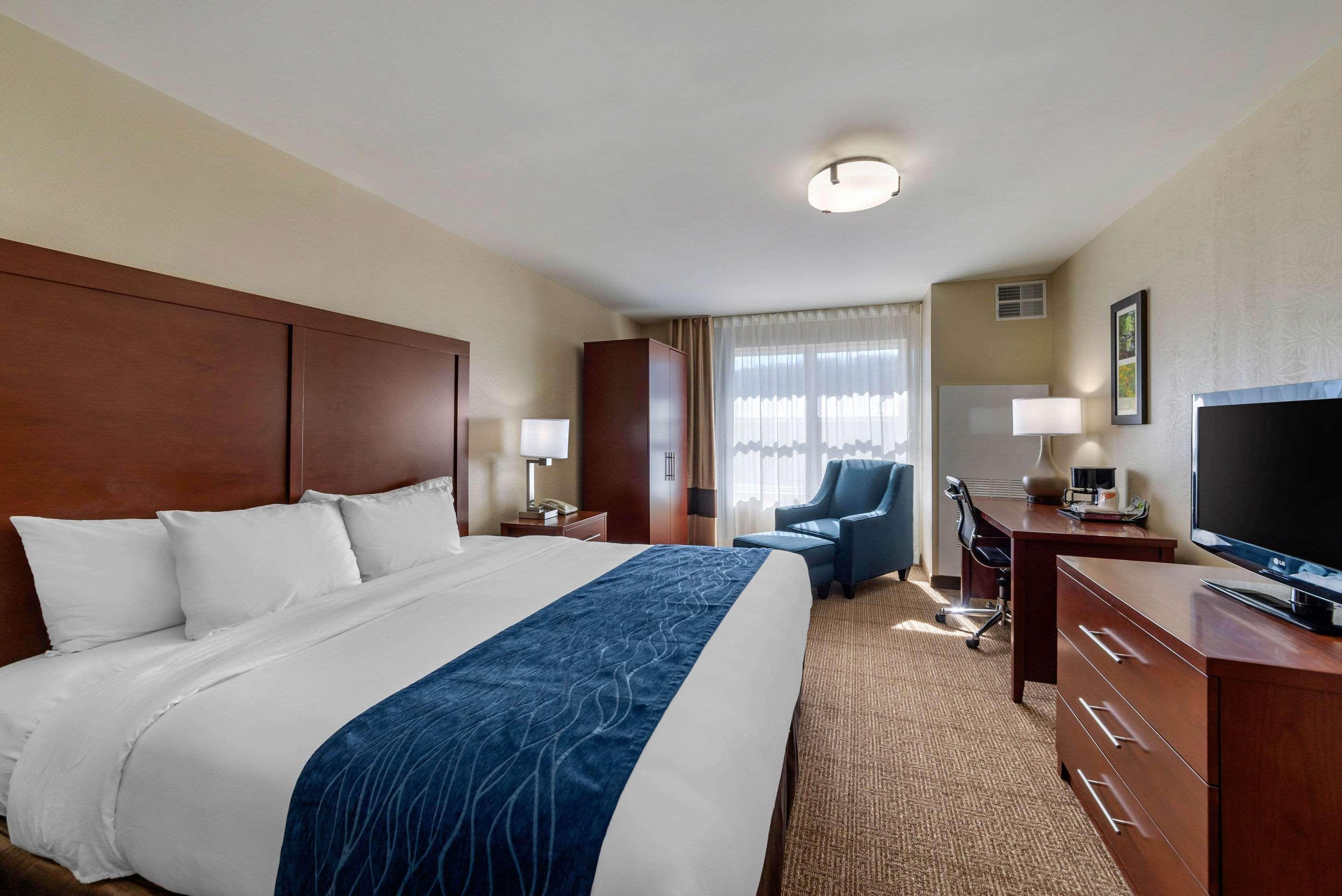 Comfort Inn & Suites Northern Kentucky Wilder Экстерьер фото