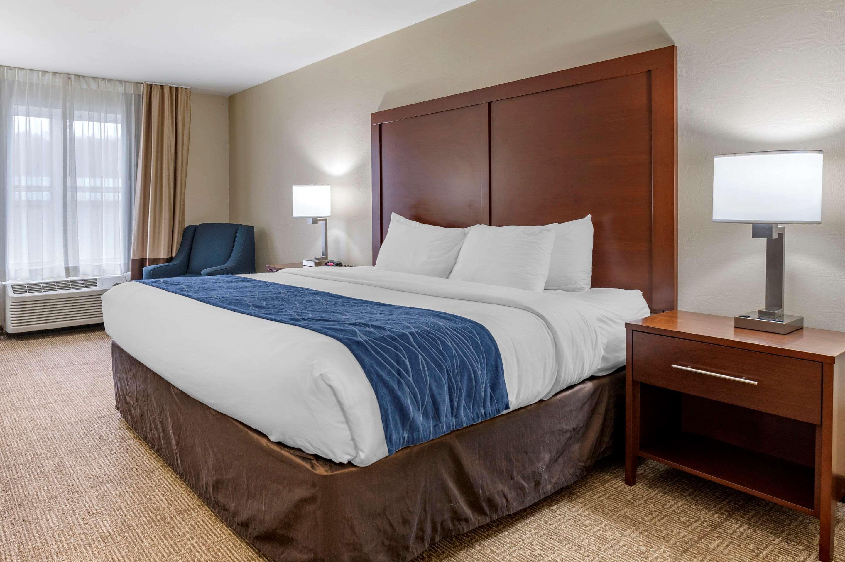 Comfort Inn & Suites Northern Kentucky Wilder Экстерьер фото