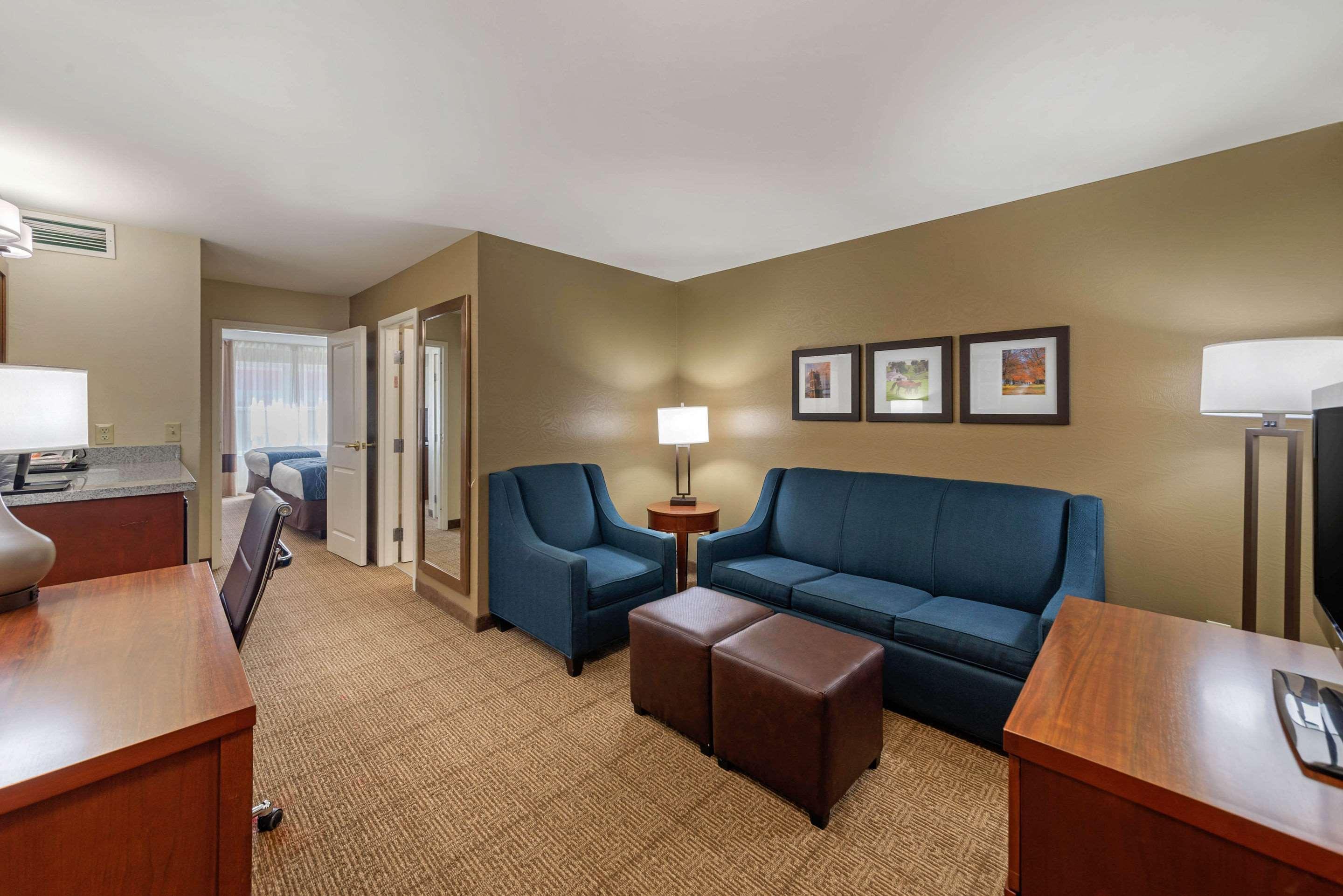 Comfort Inn & Suites Northern Kentucky Wilder Экстерьер фото