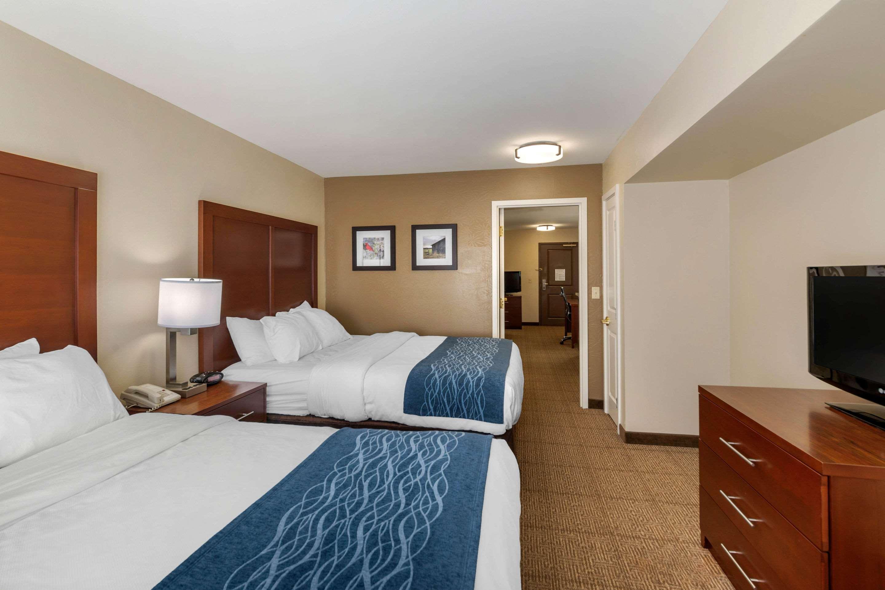 Comfort Inn & Suites Northern Kentucky Wilder Экстерьер фото