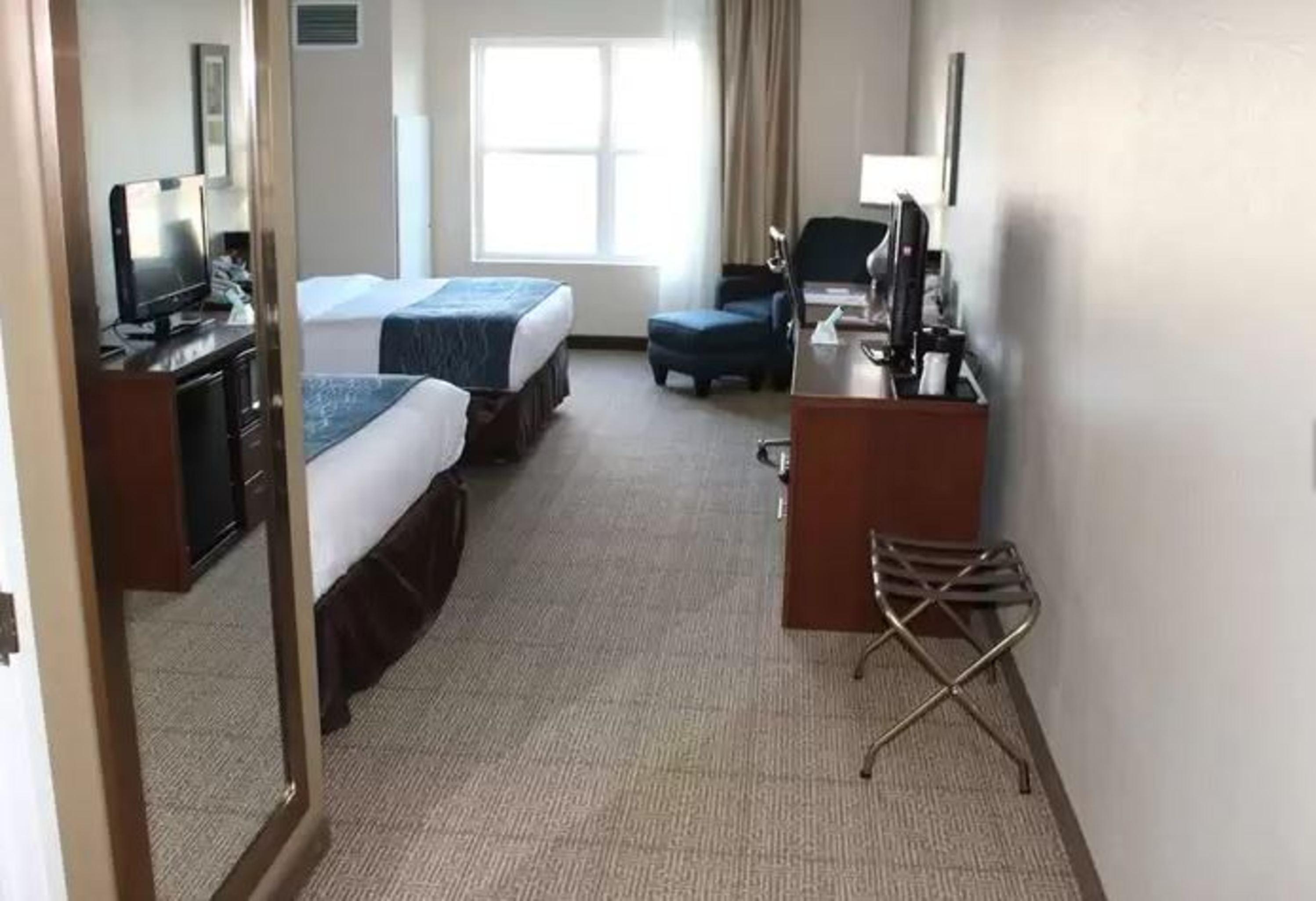 Comfort Inn & Suites Northern Kentucky Wilder Экстерьер фото