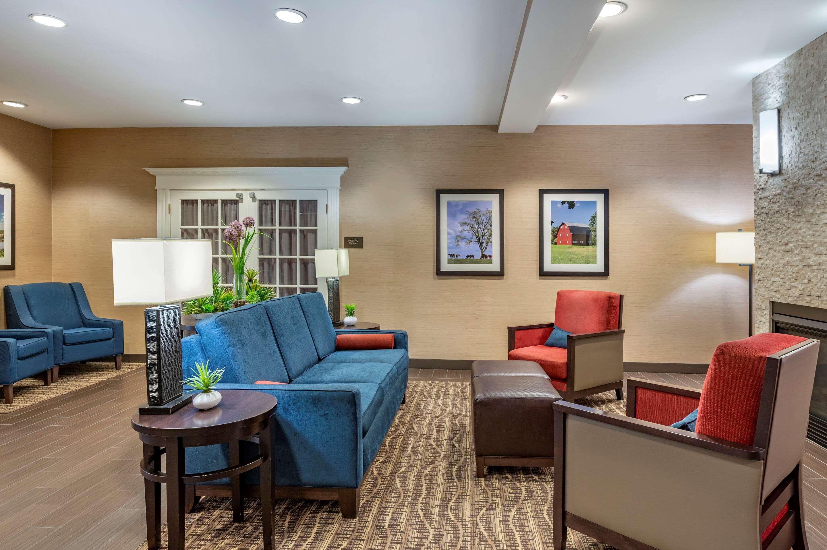 Comfort Inn & Suites Northern Kentucky Wilder Экстерьер фото