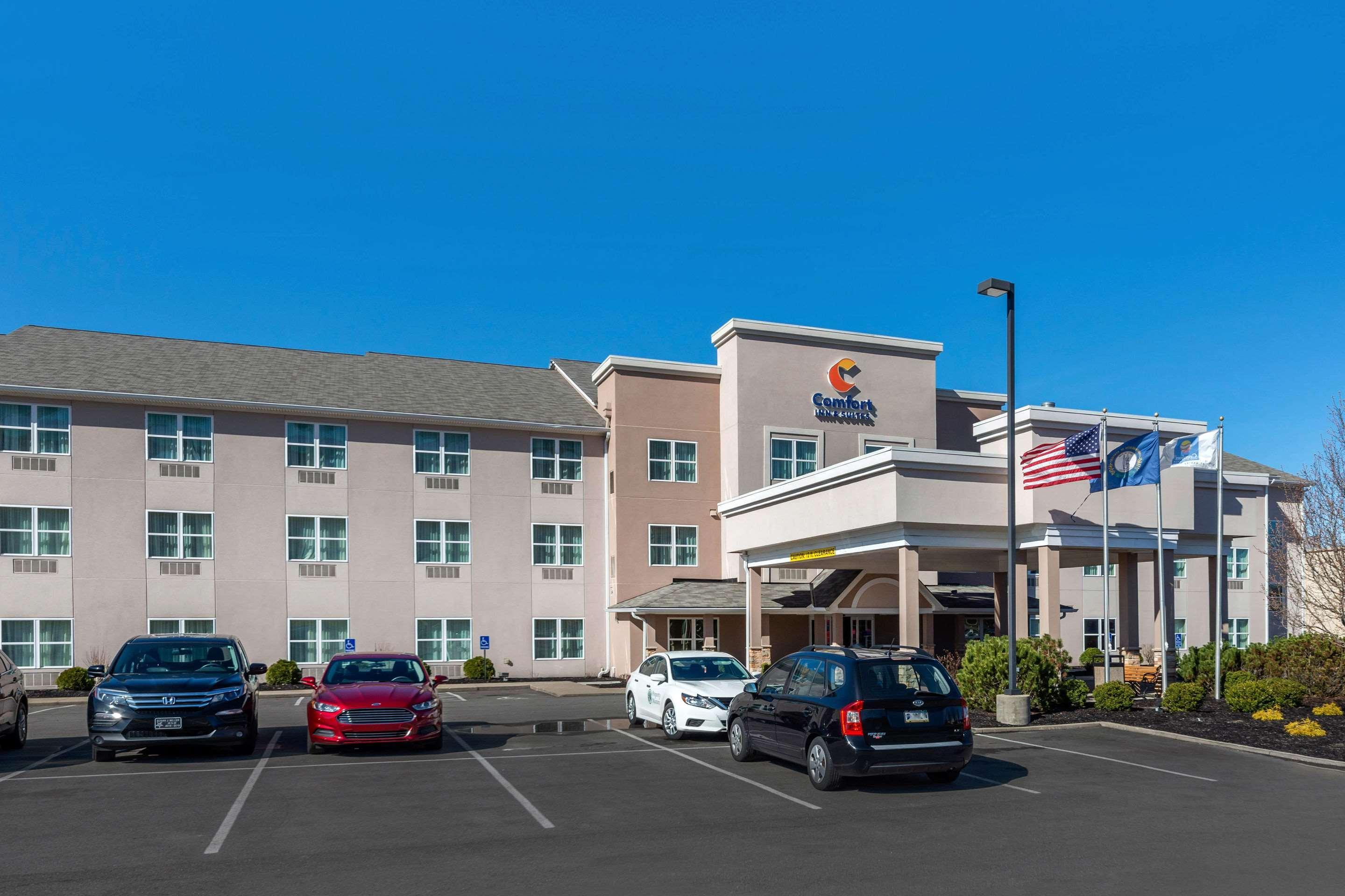 Comfort Inn & Suites Northern Kentucky Wilder Экстерьер фото