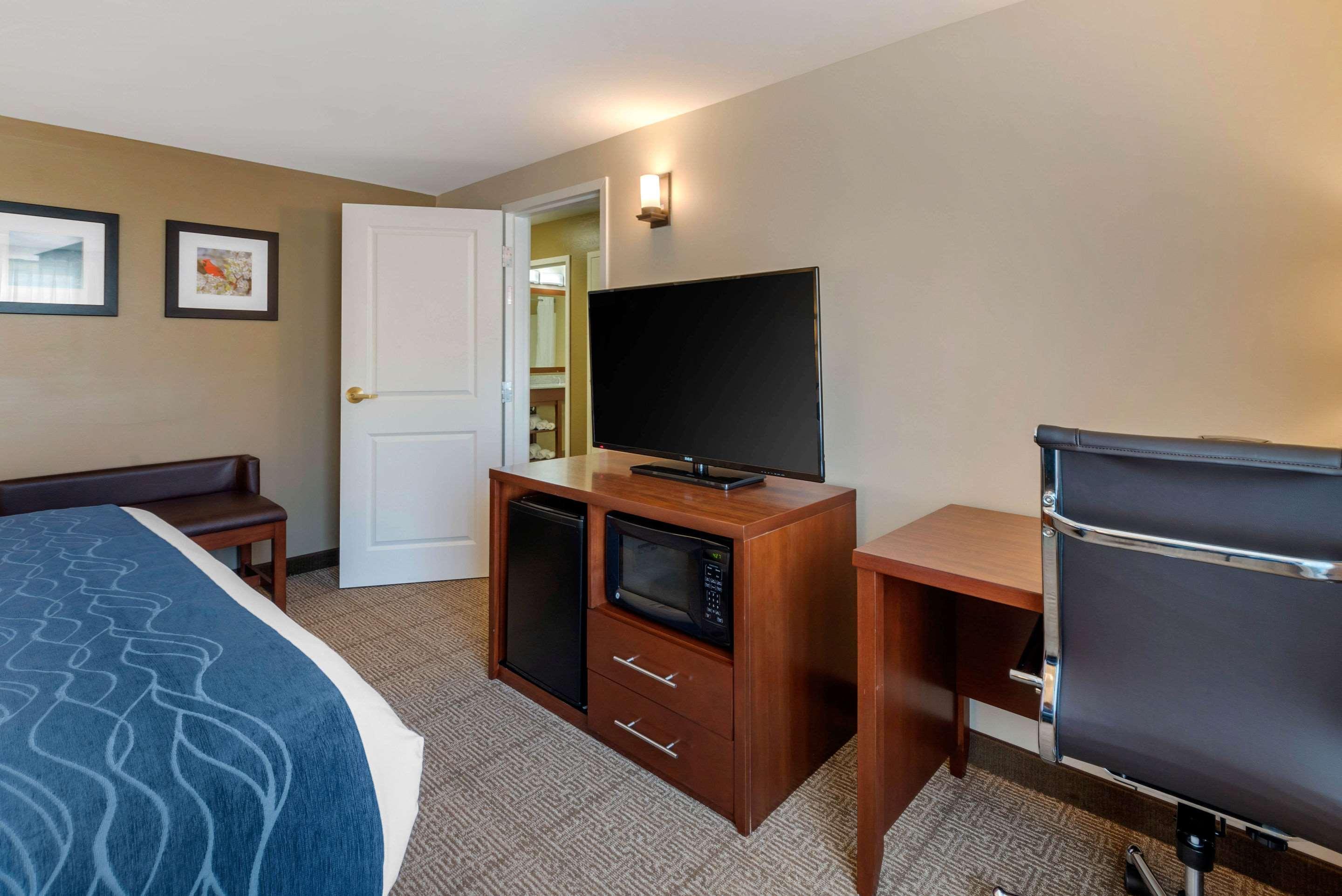 Comfort Inn & Suites Northern Kentucky Wilder Экстерьер фото