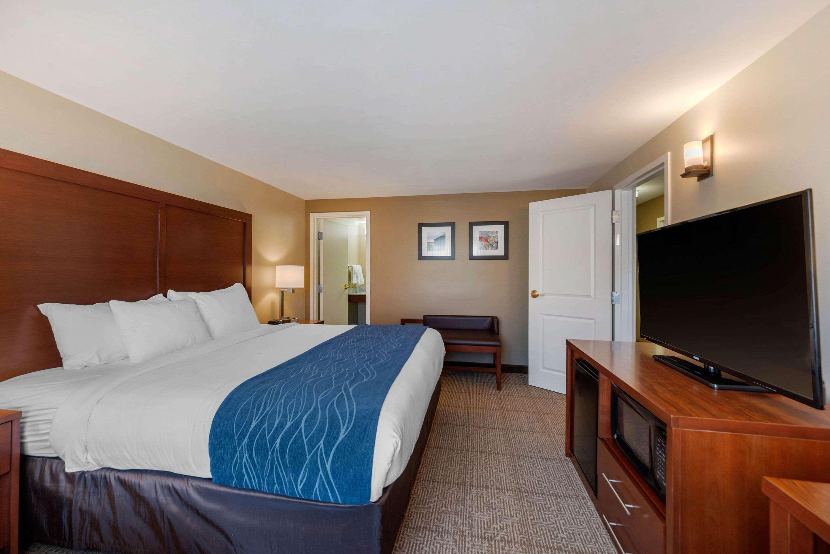 Comfort Inn & Suites Northern Kentucky Wilder Экстерьер фото