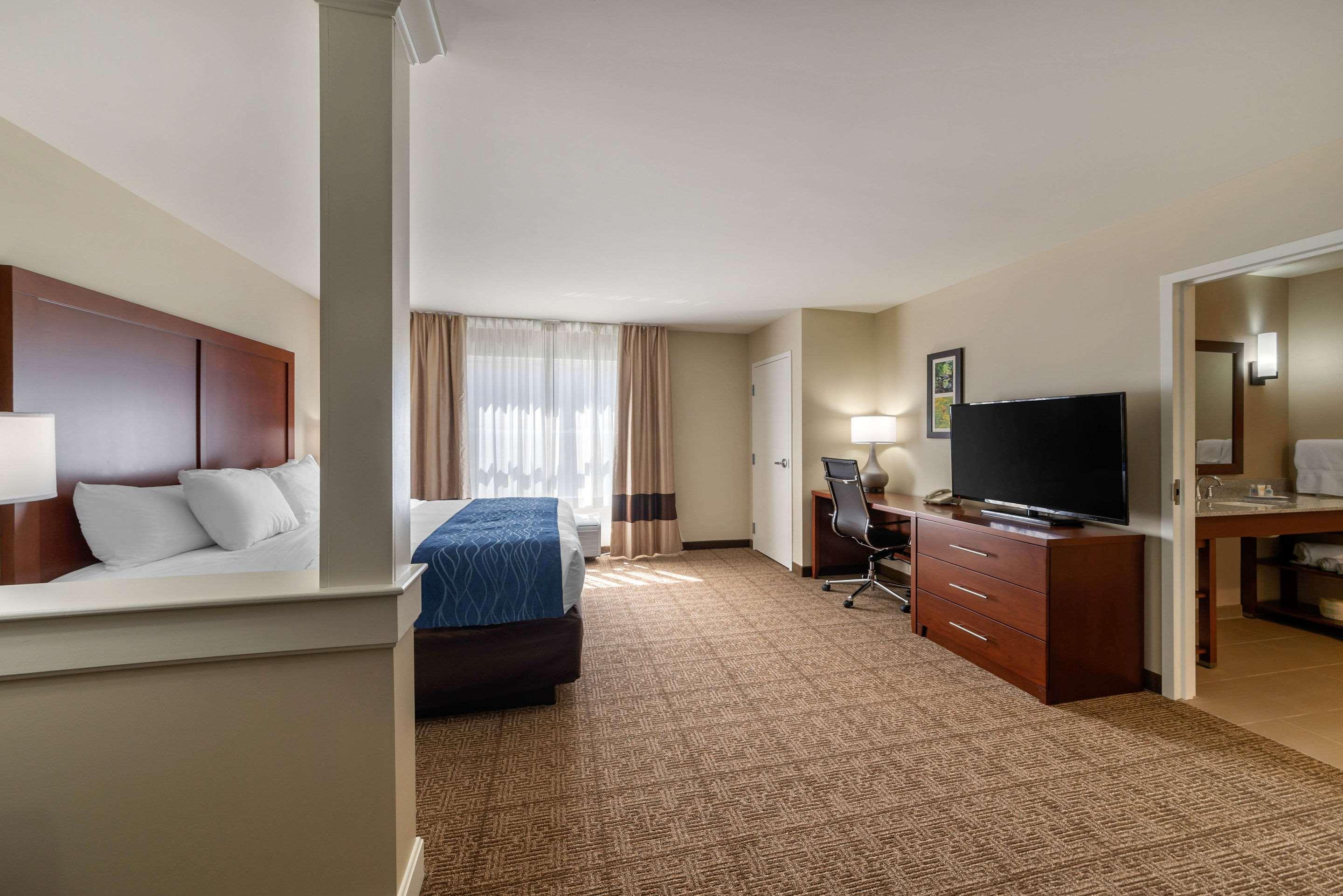 Comfort Inn & Suites Northern Kentucky Wilder Экстерьер фото