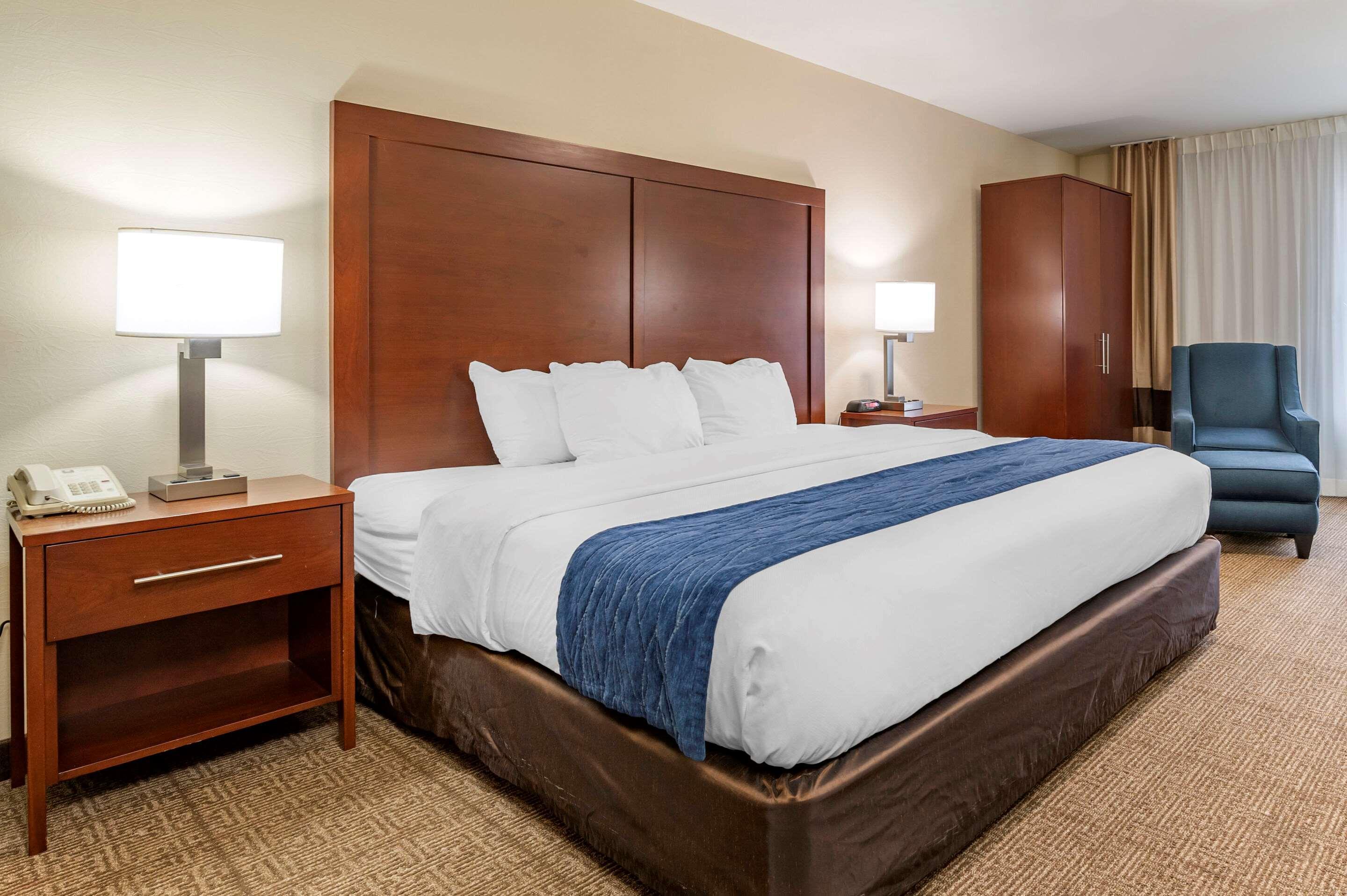 Comfort Inn & Suites Northern Kentucky Wilder Экстерьер фото