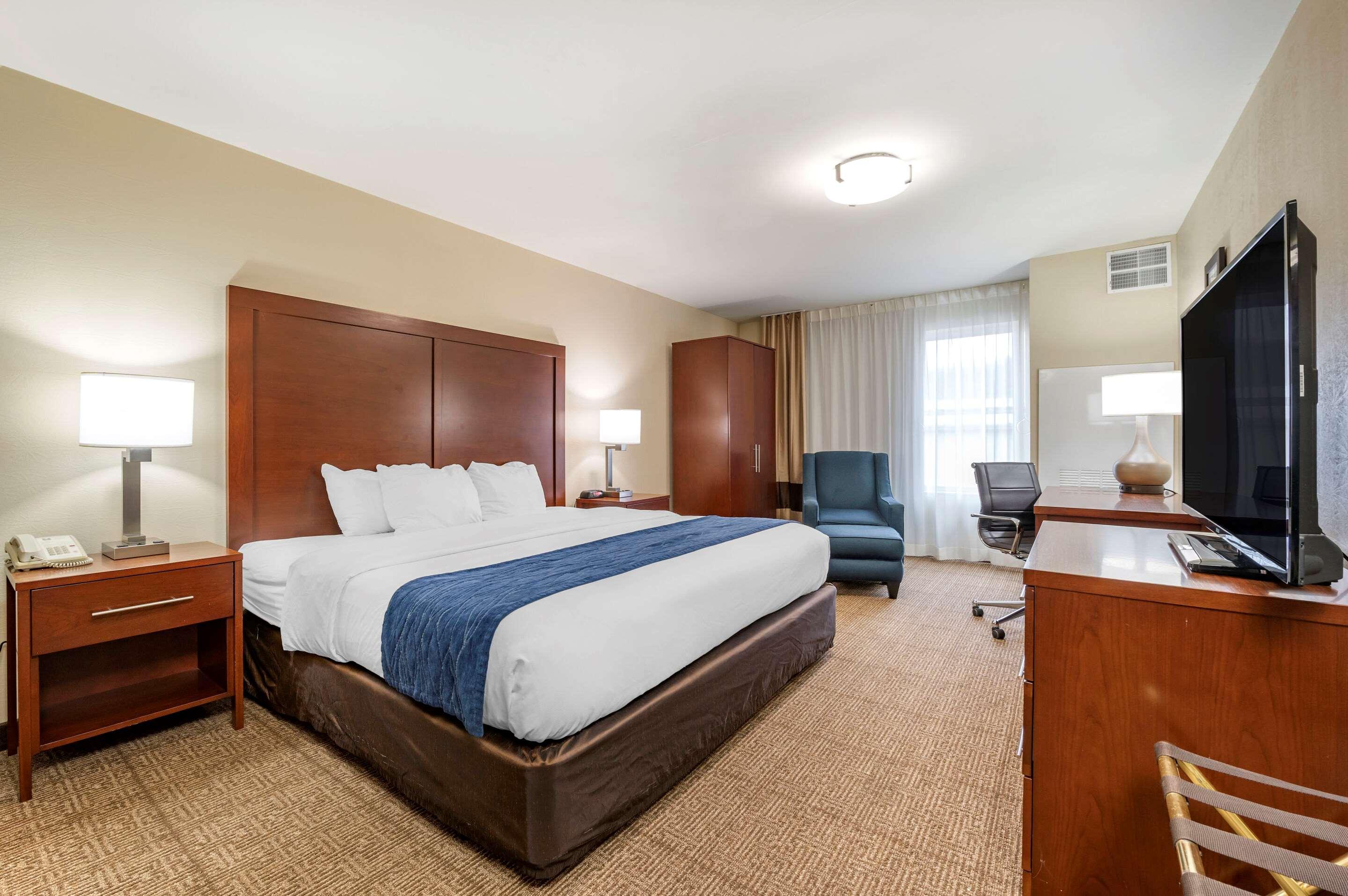 Comfort Inn & Suites Northern Kentucky Wilder Экстерьер фото